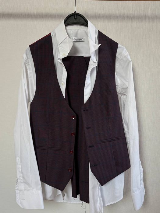 Костюм чоловічий (брюки, жилетка, сорочка, піджак)
