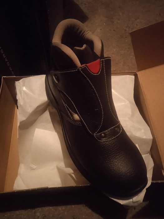 Nowe buty spawalnicze roz. 43. 3 pary