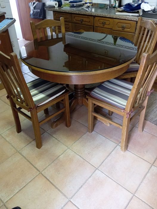 Mesa de cozinha com 4 cadeiras