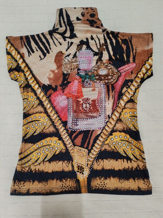 T. shirt com gola
