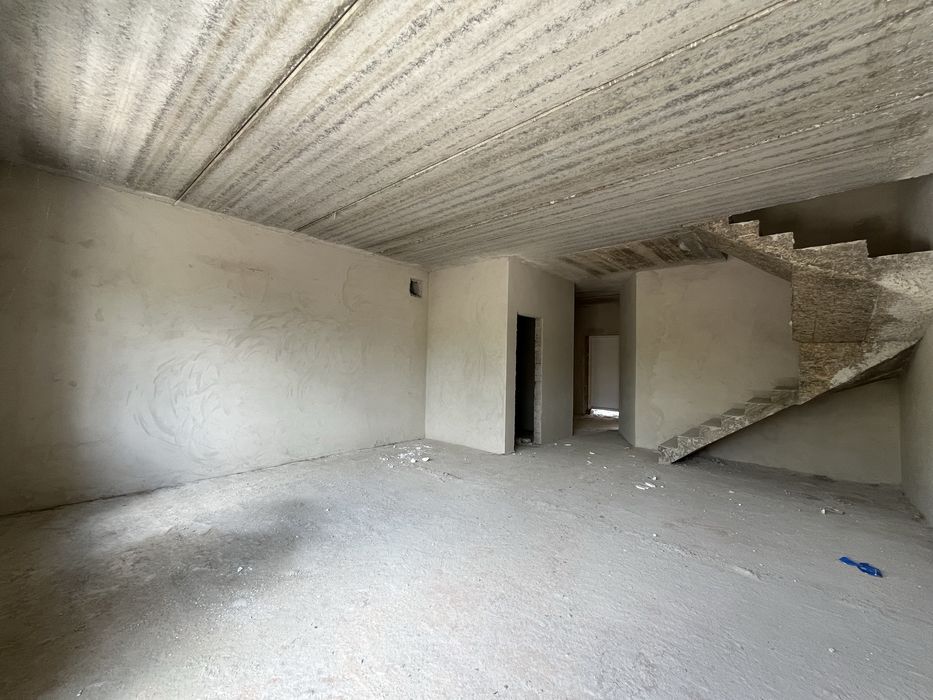 Продається готовий до ремонту таунхаус в Вовчинця