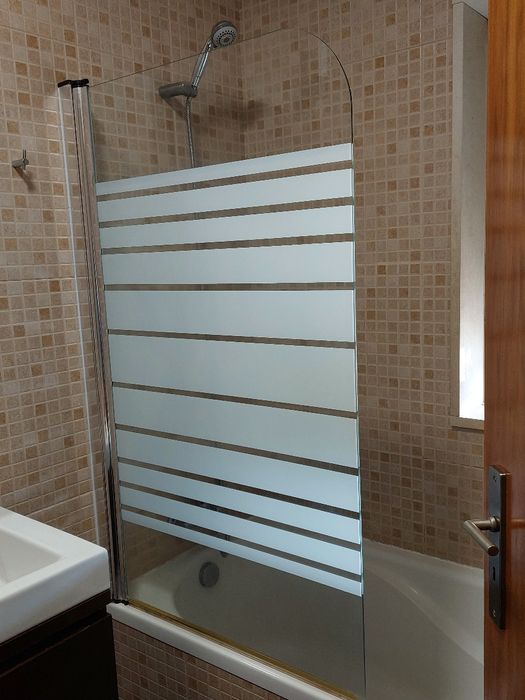 Divisória para banheira em vidro