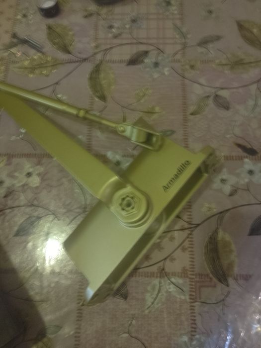 Доводчик новый.очень удобный