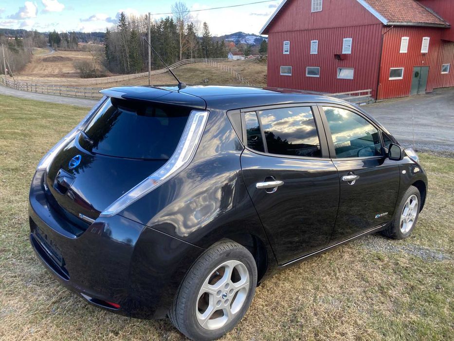 Nissan Leaf 24 KWt, рідний пробіг, 12 палок, тепловий насос, без ДТП