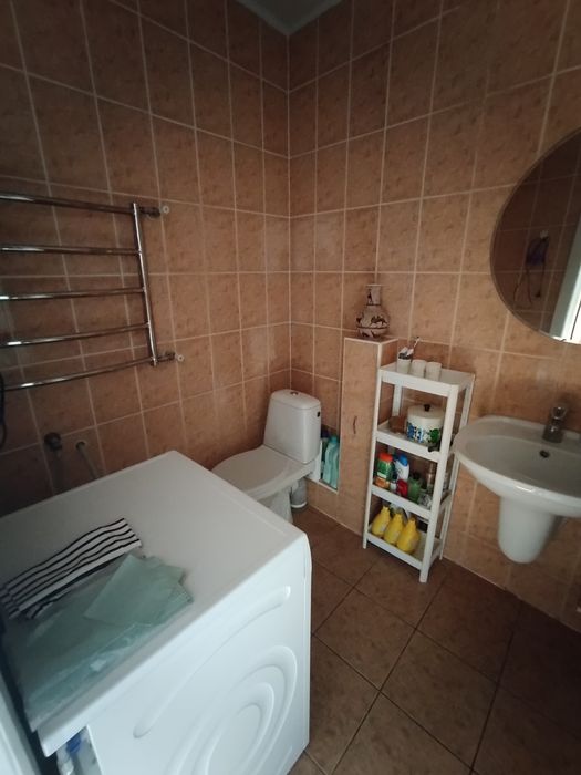 Оренда 1 кімнати в 3х кімнатній квартирі 60м². Центр