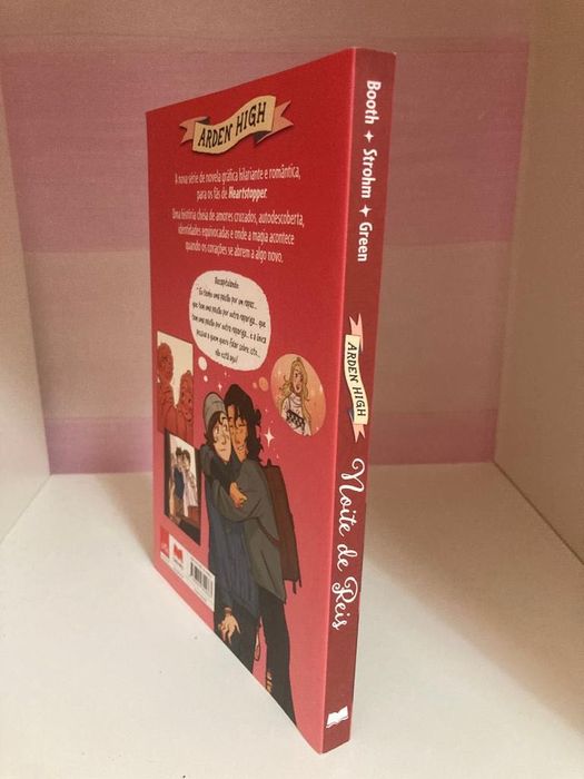 Livro: “Noite de Reis 
Arden High N.º 1”. Molly Booth e Stephanie Kate