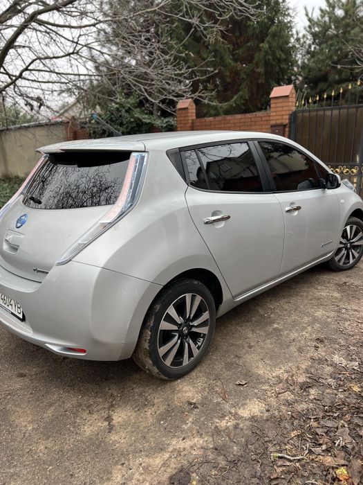 Продам Nissan Leaf 9/12 . Возможен обмен
