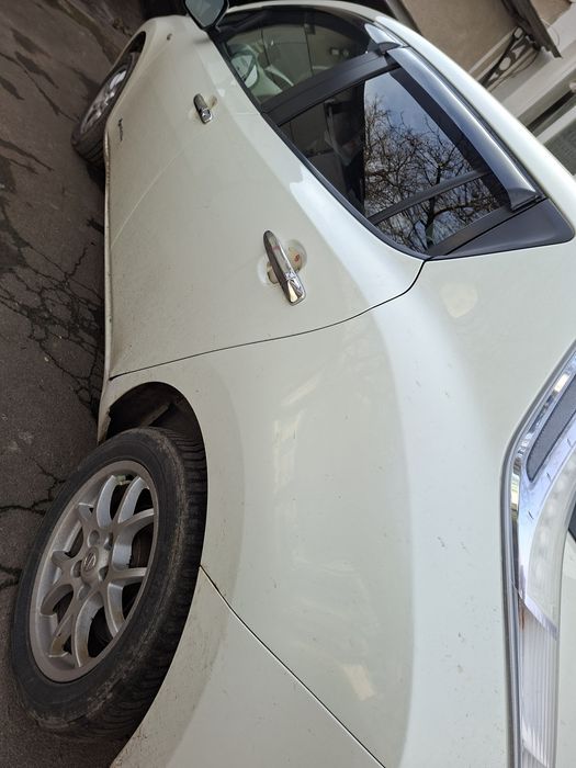 Nissan leaf 2011р