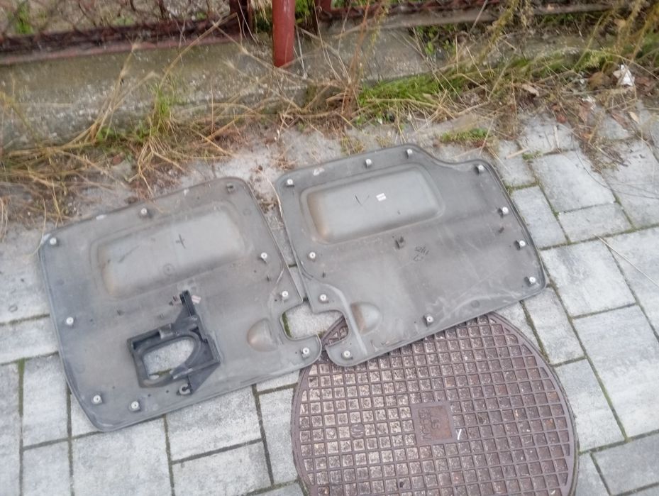 Boczki plastiki drzwi tył tylne Vivaro A Trafic II 2 Komplet