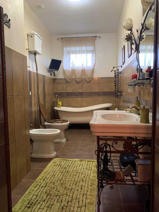 Продам дом в Песчанке!Большой участок, сосны, бассейн! Садовая улица.