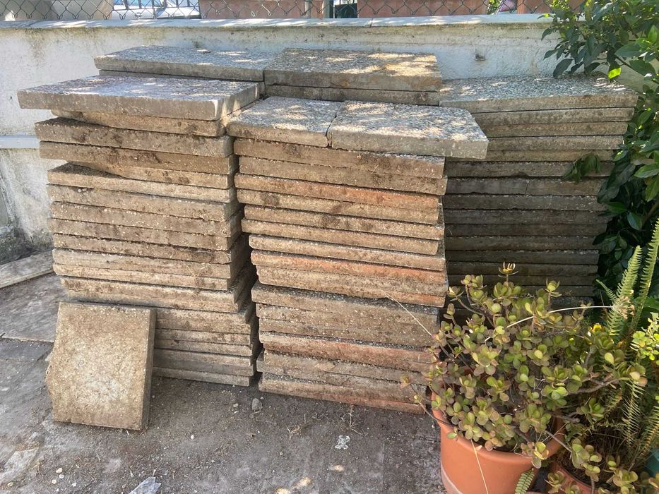 Lajetas de seixo mesclado 60 X 40 / 1€ unidade nesta ultima semana