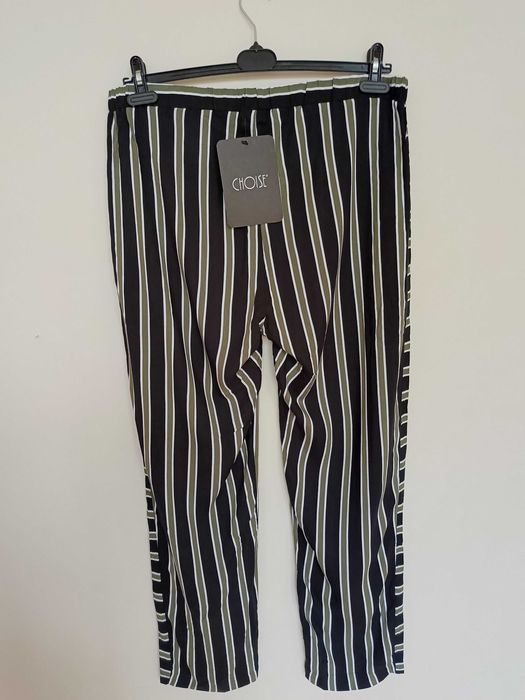Nowe spodnie damskie 44/46 paski czarno-oliwkowe, gumka w pasie