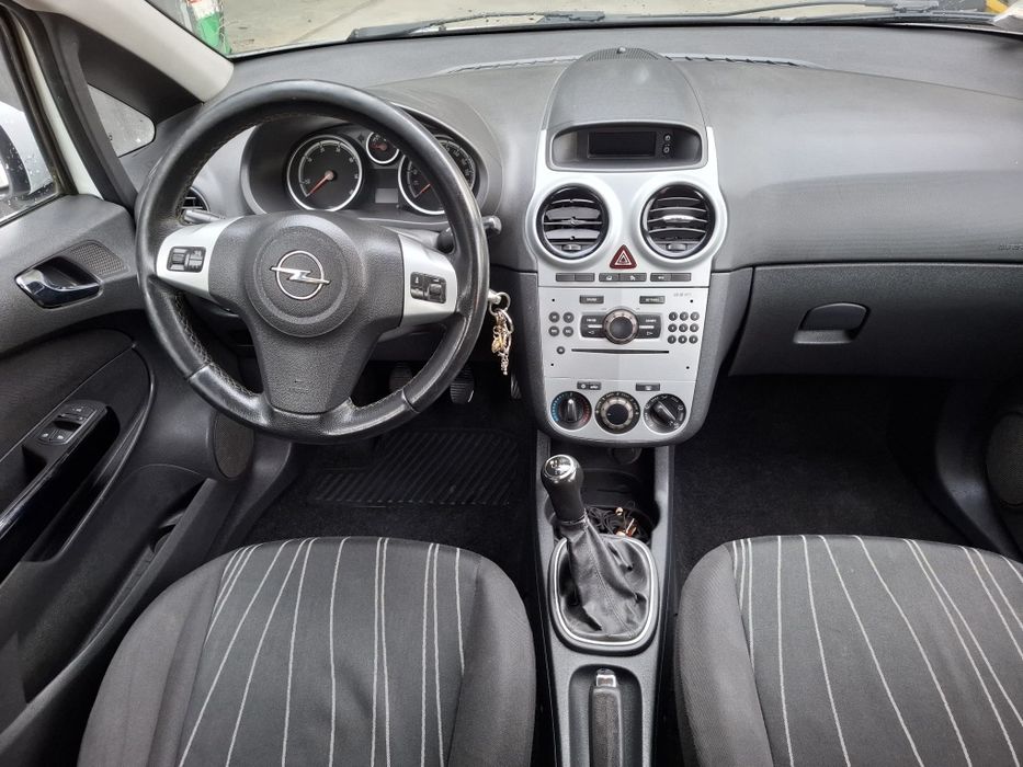 Opel corsa 2010 90cv