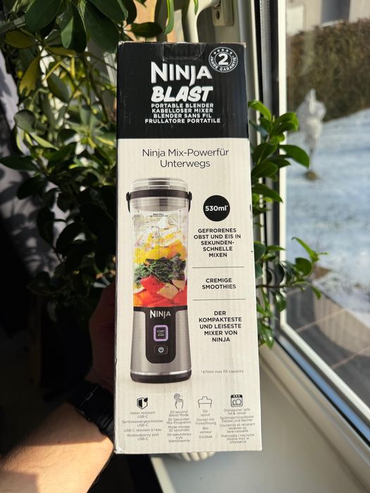 Blender przenośny bezprzewodowy Ninja Blast BC151EUBK czarny