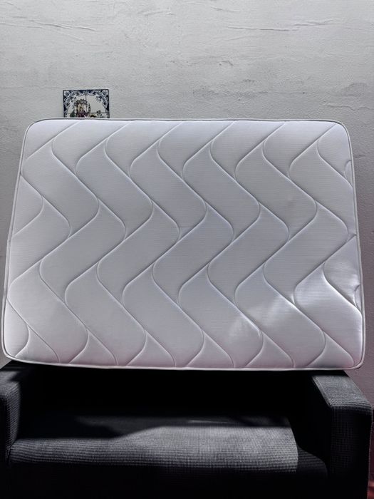 Sofá e colchão. Vendo os dois por 300€