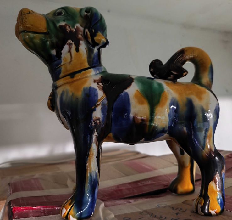 Cão em loiça para decoração