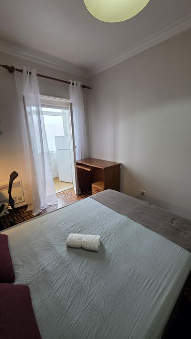 Quarto de Casal em Linda a Velha