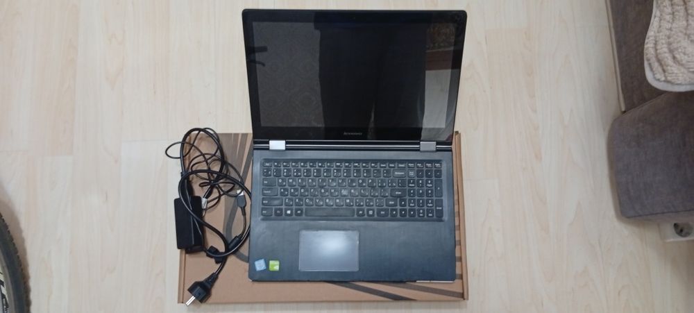 Ноутбук з сенсорним екраном Lenovo Yoga 500-15ISK