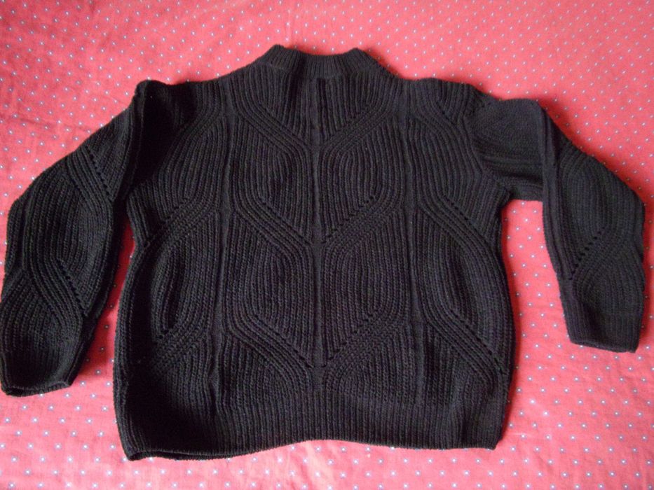 Czarny sweter damski Sinsay L