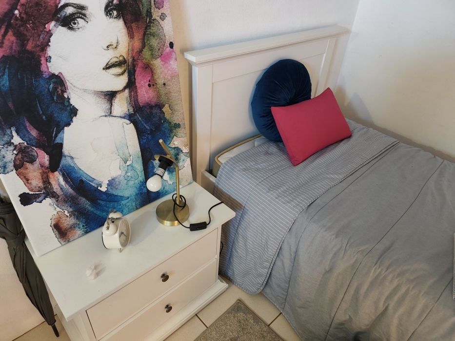 Cama Solteiro + Estrado + Colchão + Mesas de Cabeceira