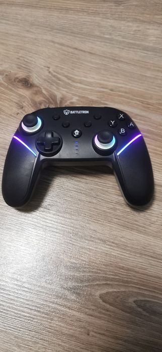Pad bezprzewodowy do gier na PC.