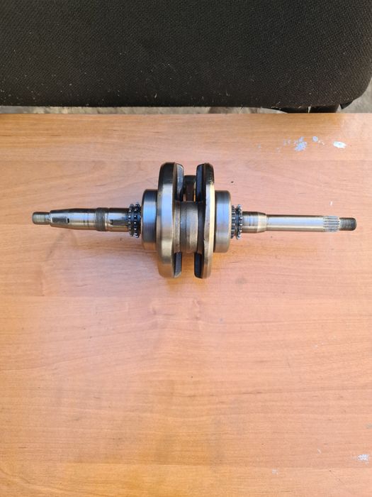 Коленчатый вал б/у на скутер 4 т. 150 куб.