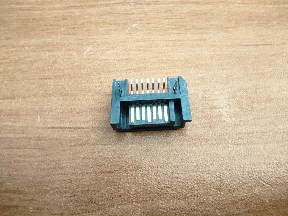 Vários componentes electrónicos