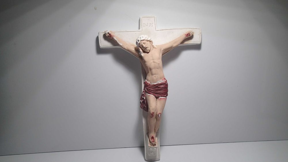 Crucifixo  antigo em gesso