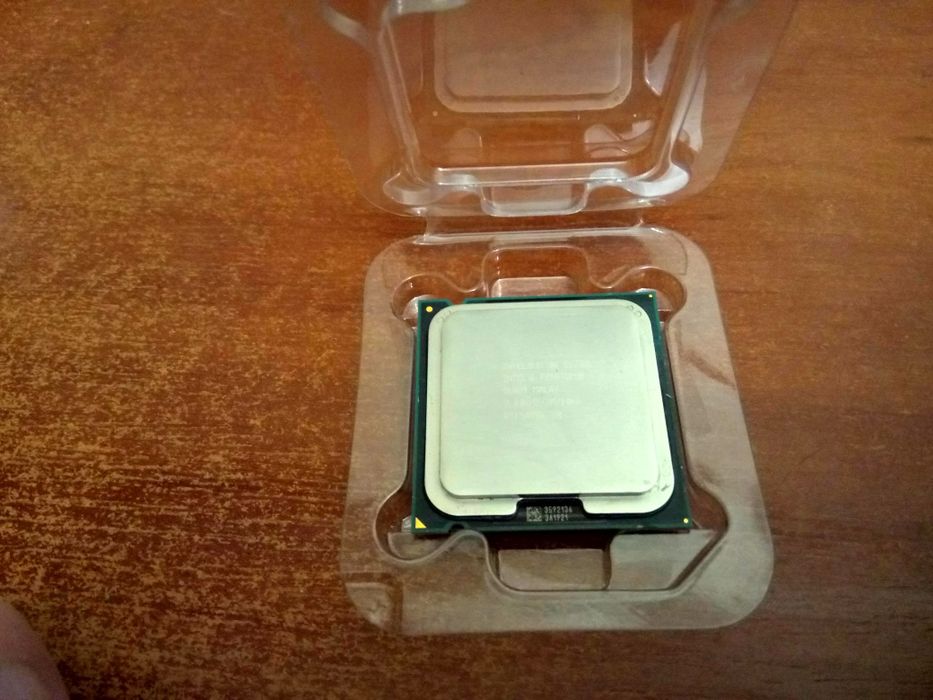 Intel Pentium Dual-Core E6300, двух ядерный процесор.