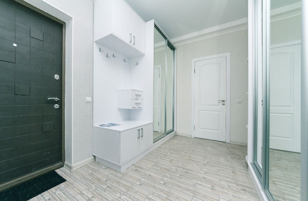 Подобова оренда видової двокімнатної, сповненої затишку і тепла.