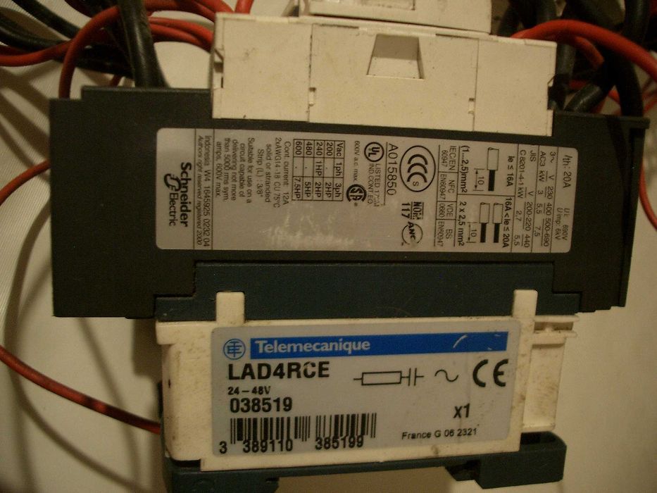 Stycznik Schneider Electric Cewka 24VAC 3-biegunowy 20A