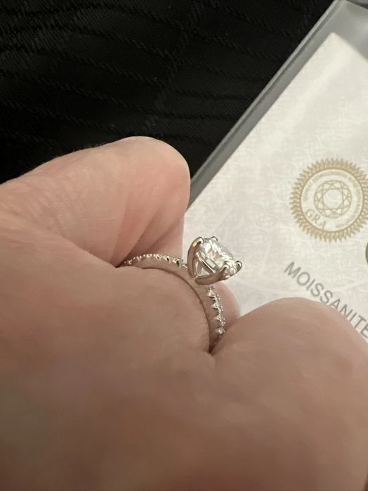 Гарна стильна каблучка