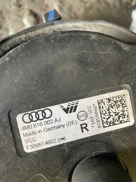 Пневматическая стойка Audi Q7 4m 4M0616002AJ