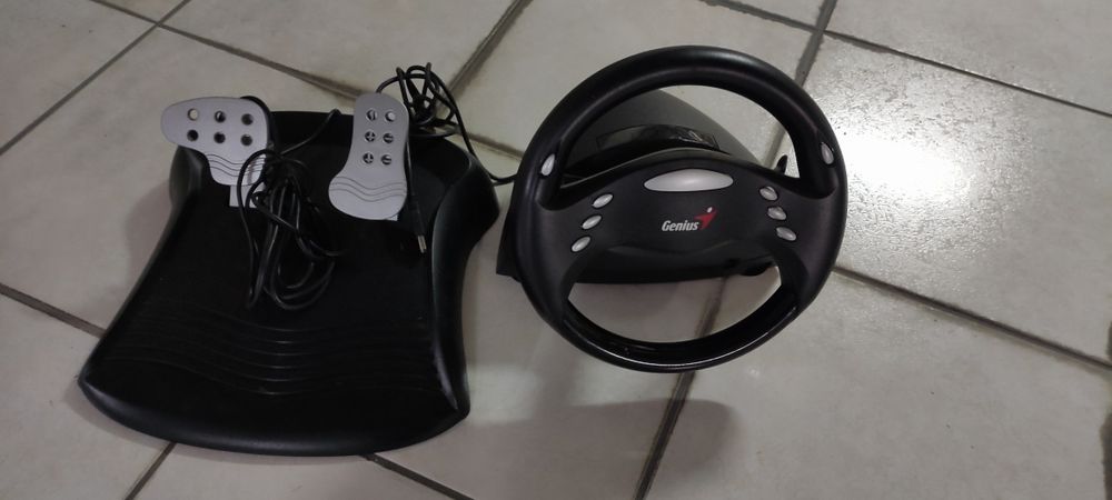 Volante e pedias para jogos