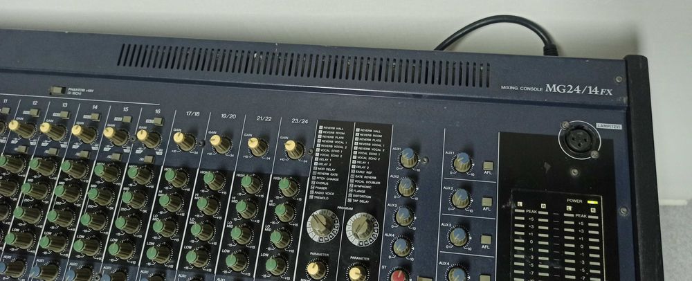 Yamaha MG24/14FX completamente funcional