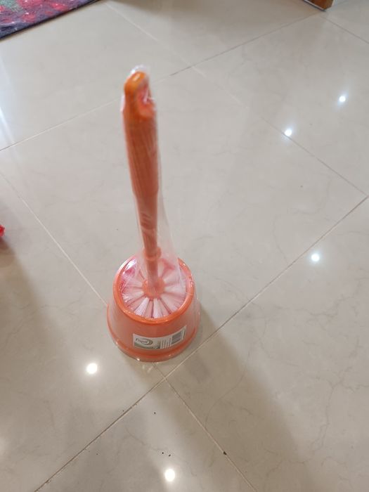 Vendo cafeteira mais escova de sanita nova
