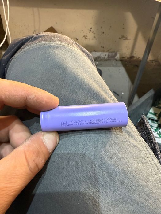 Lishen 4000 mah 50A.  8mom.  21700