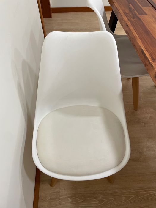 Conjunto mesa e cadeiras