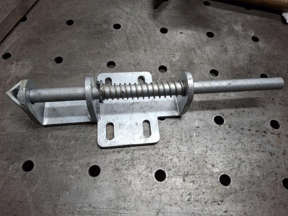 Zasuwa/zamek sprężynowa do furtki obory/stajni