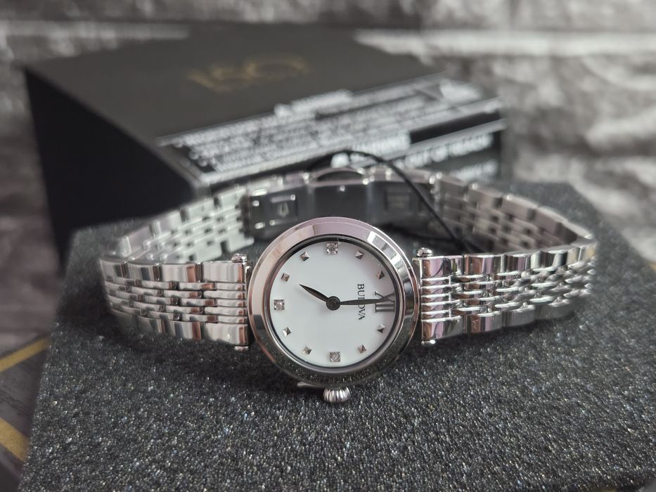 Класичний жіночий годинник Bulova 96P260 стильний подарунок