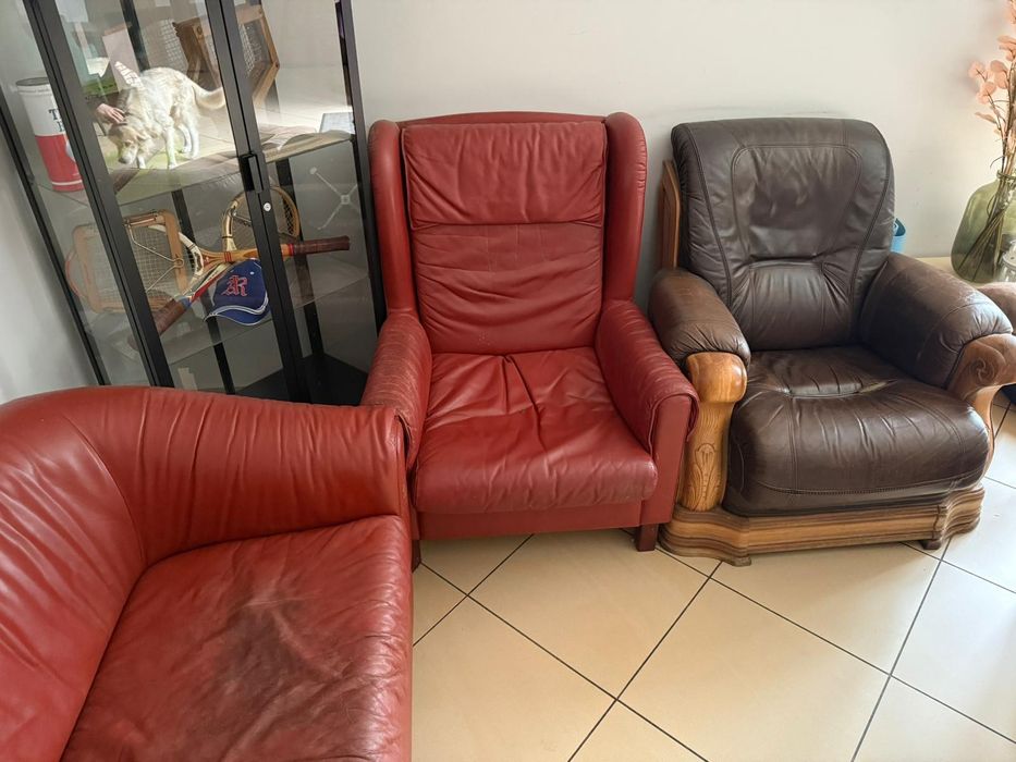 Kanapa i trzy fotele skórzane