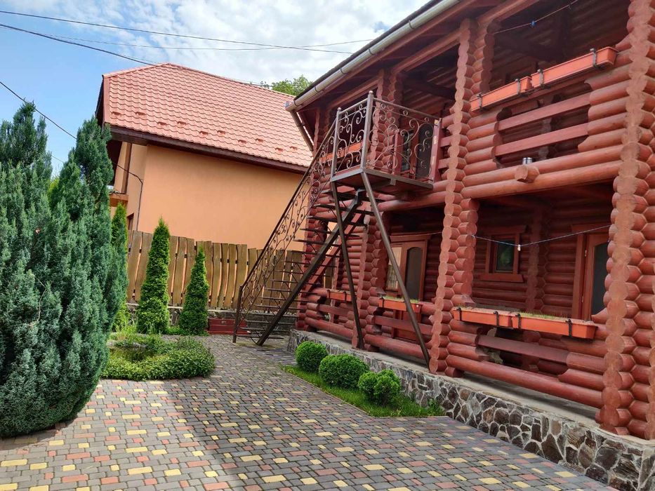 Проживання в дерев'яному будинку.