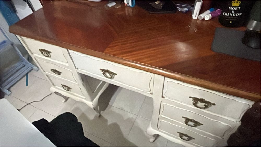 Secretaria antiga em madeira