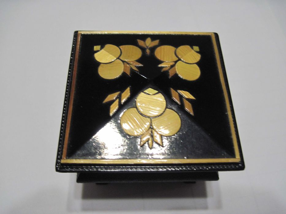 Шкатулка с соломкой 5х5х4 см