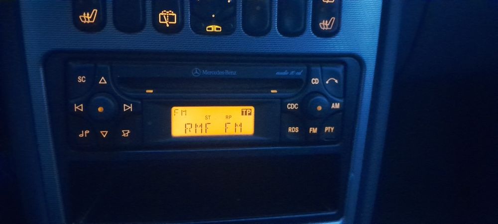 Do kolekcji - radio mercedes audio 10 - sprawne + kod + ksiazka