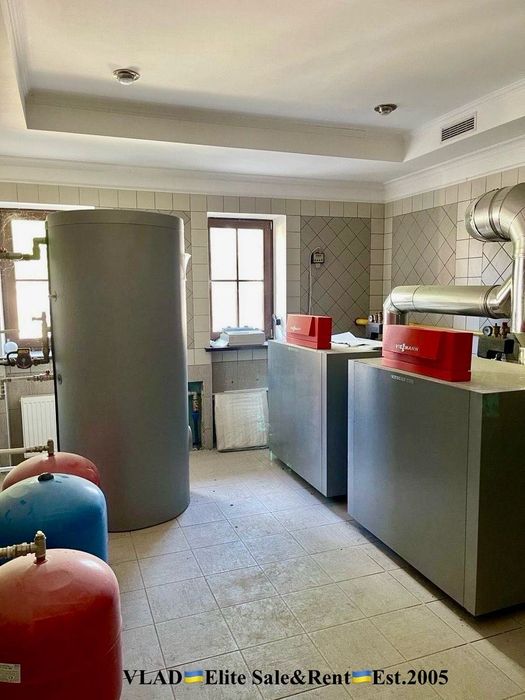 Козин. В.Дамба-2км. КМ. 1200 м2 
Продаж резиденції з виходом на Дніпро