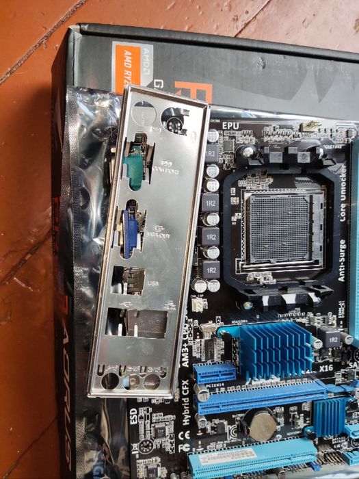 Продам материнську плату ASUS M5A78L-M LX3 PLUS