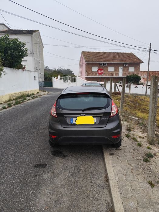 Fiesta 1.5 gasóleo 2015  €7.000