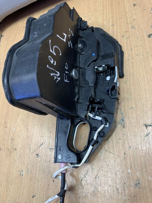 Замок дверей з дотяжкою задній лівий БМВ Ф10 Ф11 BMW F10 F11