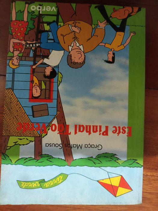 Vendo o livro Este Pinhal tão verde